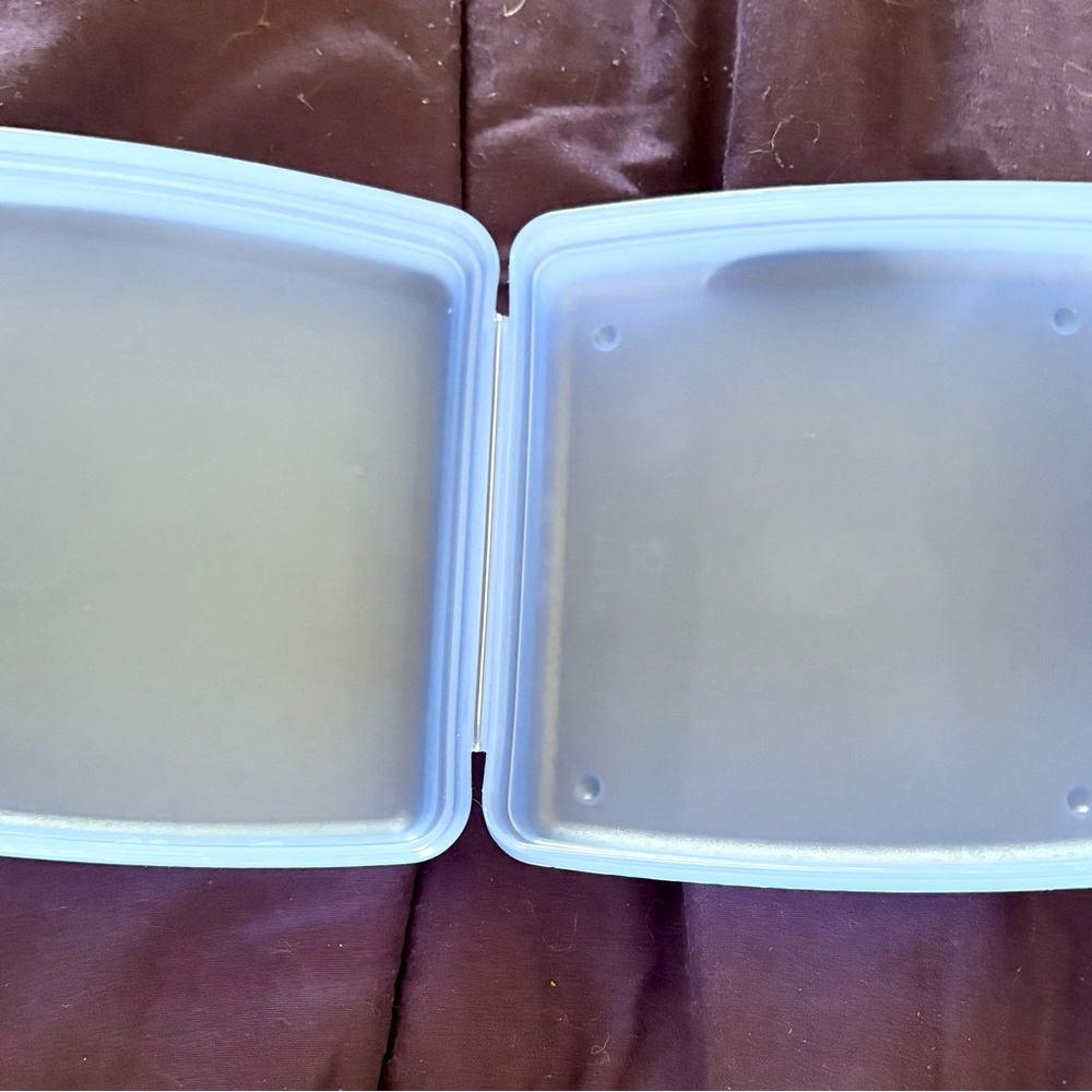 Tupperware Sandwich Container - Picture 2 of 4